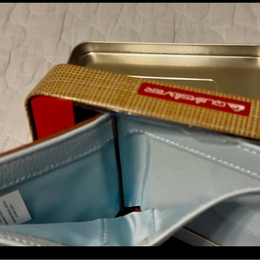 Men’s Quicksilver bi-fold wallet w/metal storage tin, brown/blue, NWT. - Picture 6 of 10
